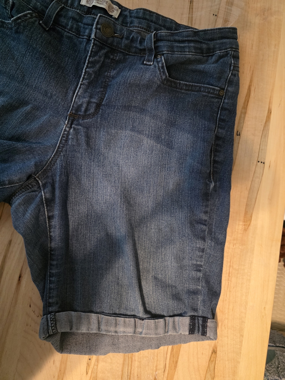 Vintage America Women's Blue Rolled-Hem Boyfriend Jeans Shorts - Picture 6 of 7